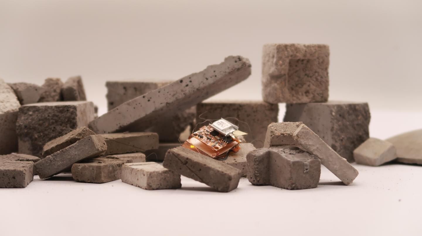 Американские ученые создали сверхбыстрого робота размером с таракана Американские ученые создали сверхбыстрого робота размером с таракана