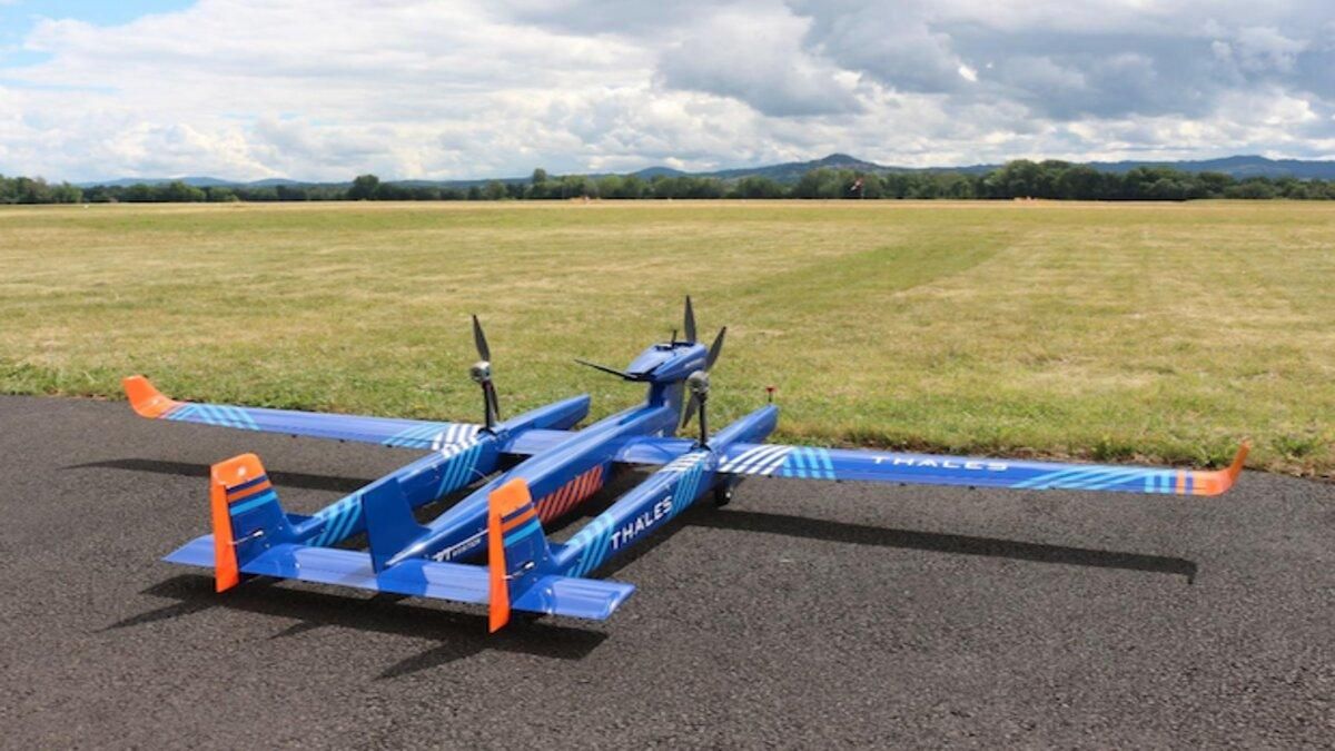 Во Франции испытывают легкий беспилотник, что летает на 100 км