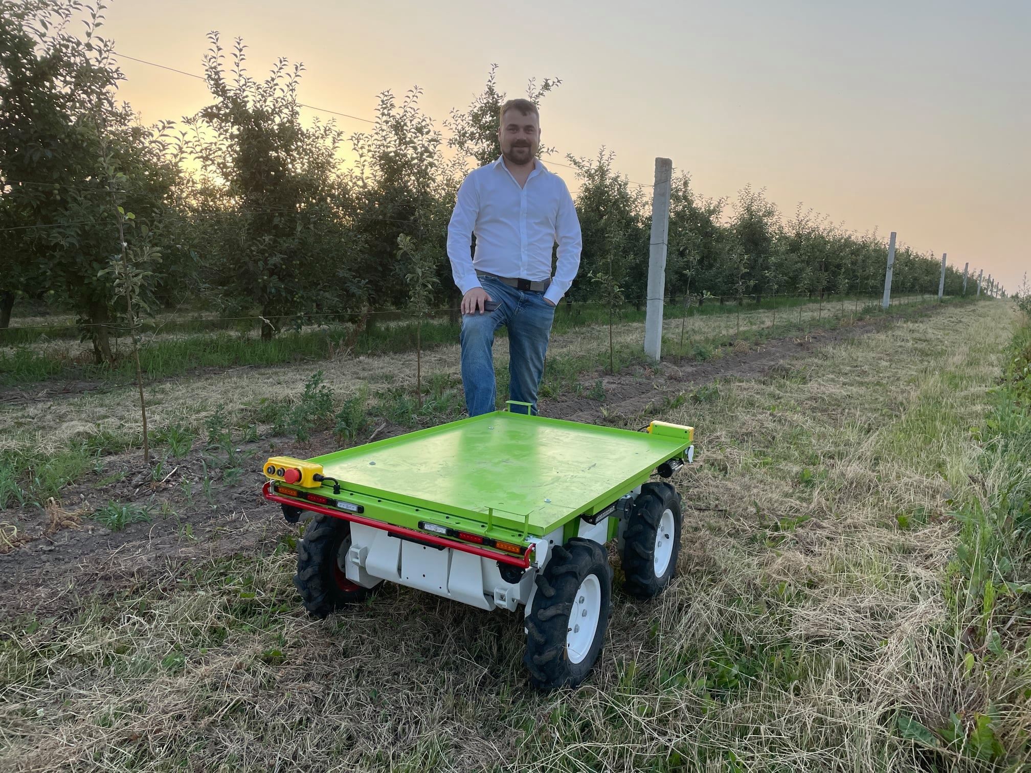 Українці розробили робота-помічника фермерів: відео Українці розробили робота-помічника фермерів: відео