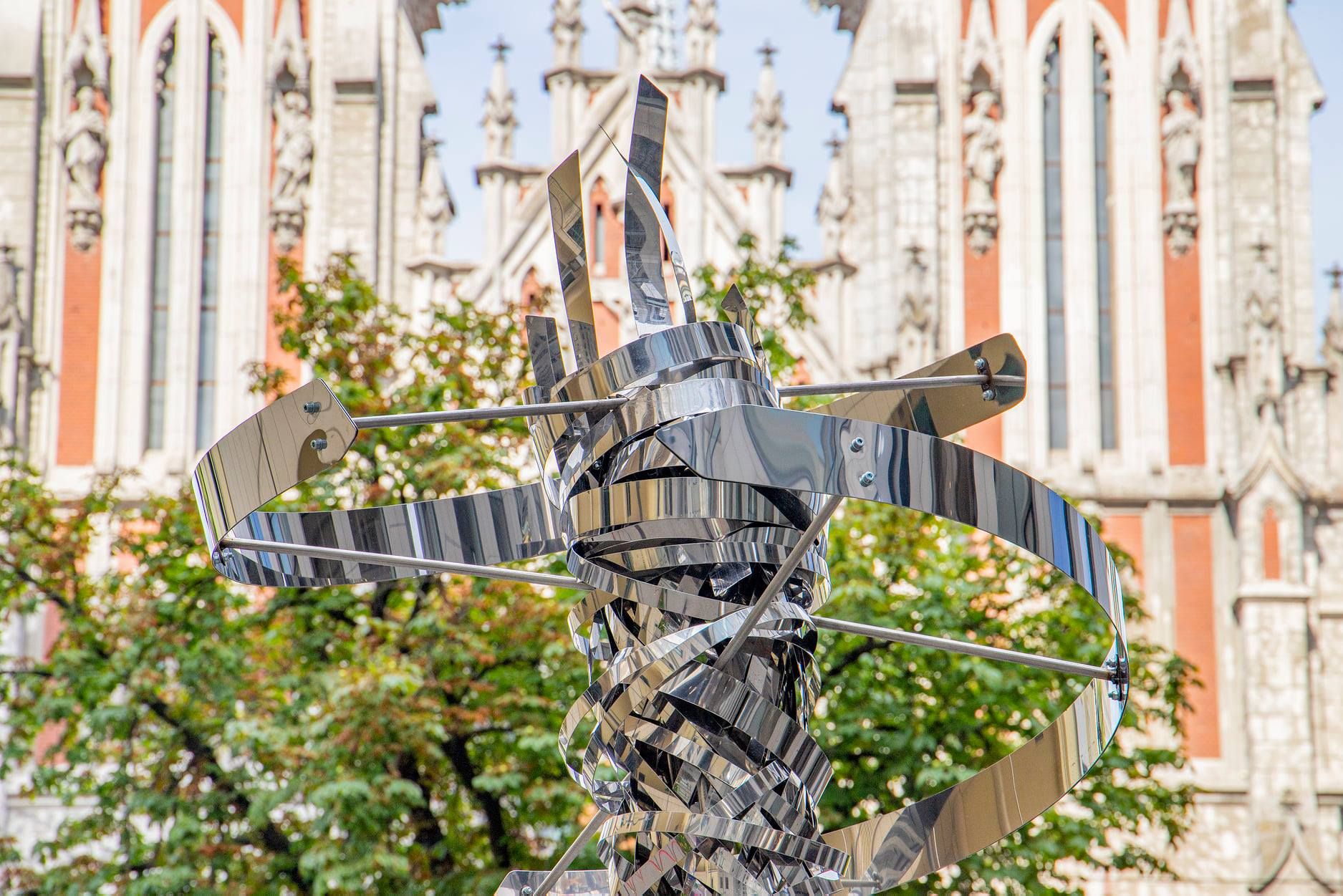 В Киеве появилась скульптура ДНК-молекулы: подарила Италия – фото В Киеве появилась скульптура ДНК-молекулы: подарила Италия – фото