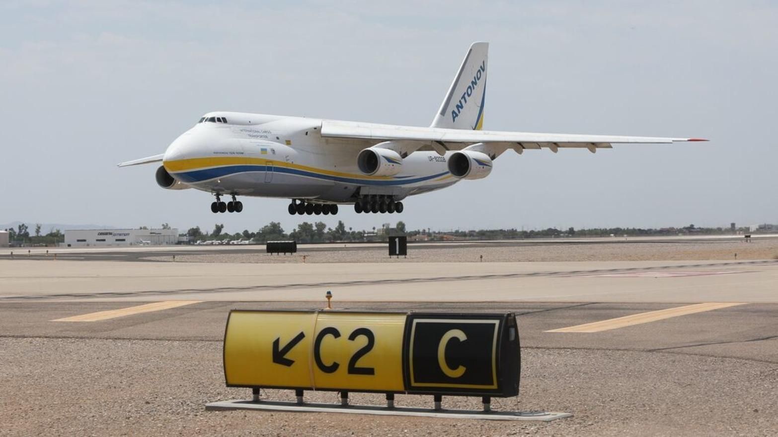 Украинский Ан-124 перевез истребители Израиля в США: фото 