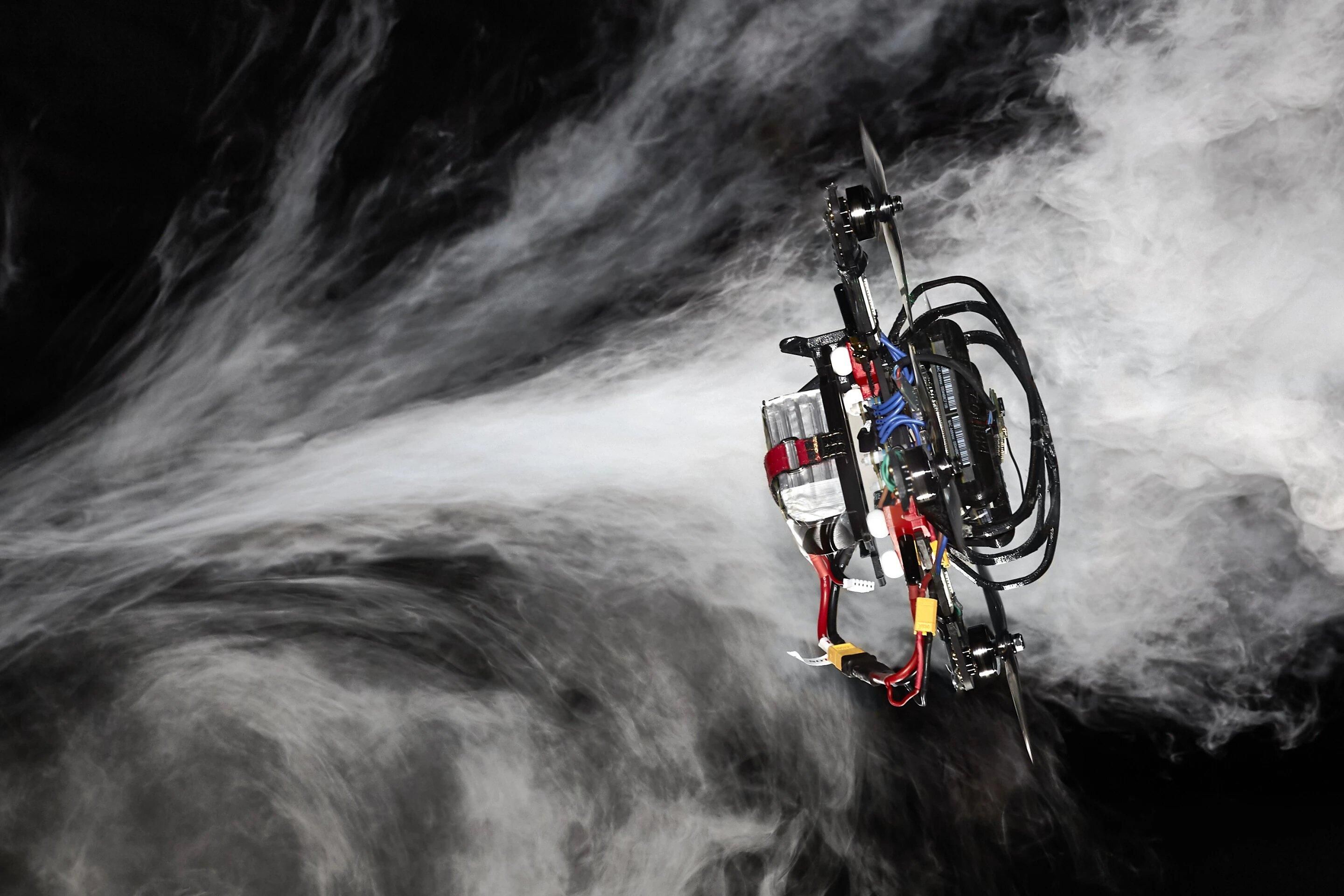 Автономный квадрокоптер впервые обошел пилотов-людей в гонке: видео Автономный квадрокоптер впервые обошел пилотов-людей в гонке: видео