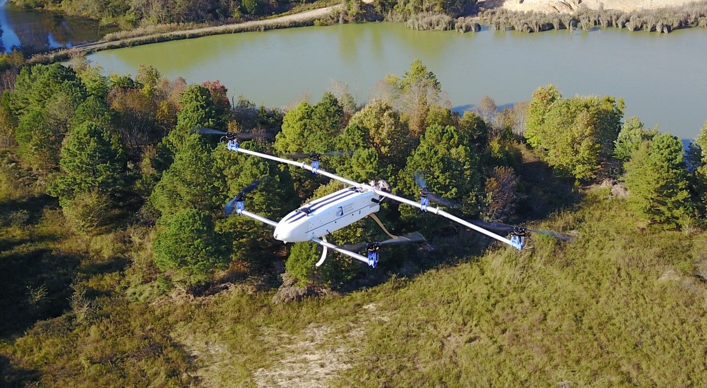 Американская компания представила гидридный дрон HAMR: он может летать 3,5 часа - Инновации