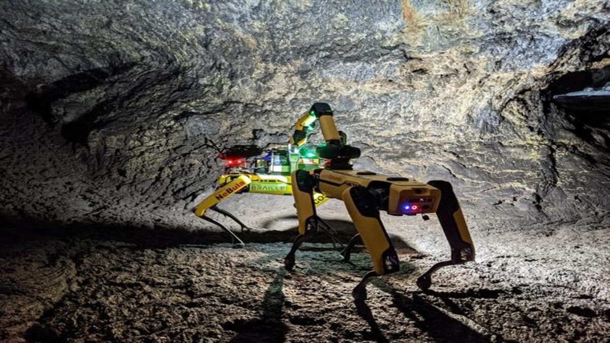 Робопес Spot від Boston Dynamics досліджує печеру, схожу на Марс