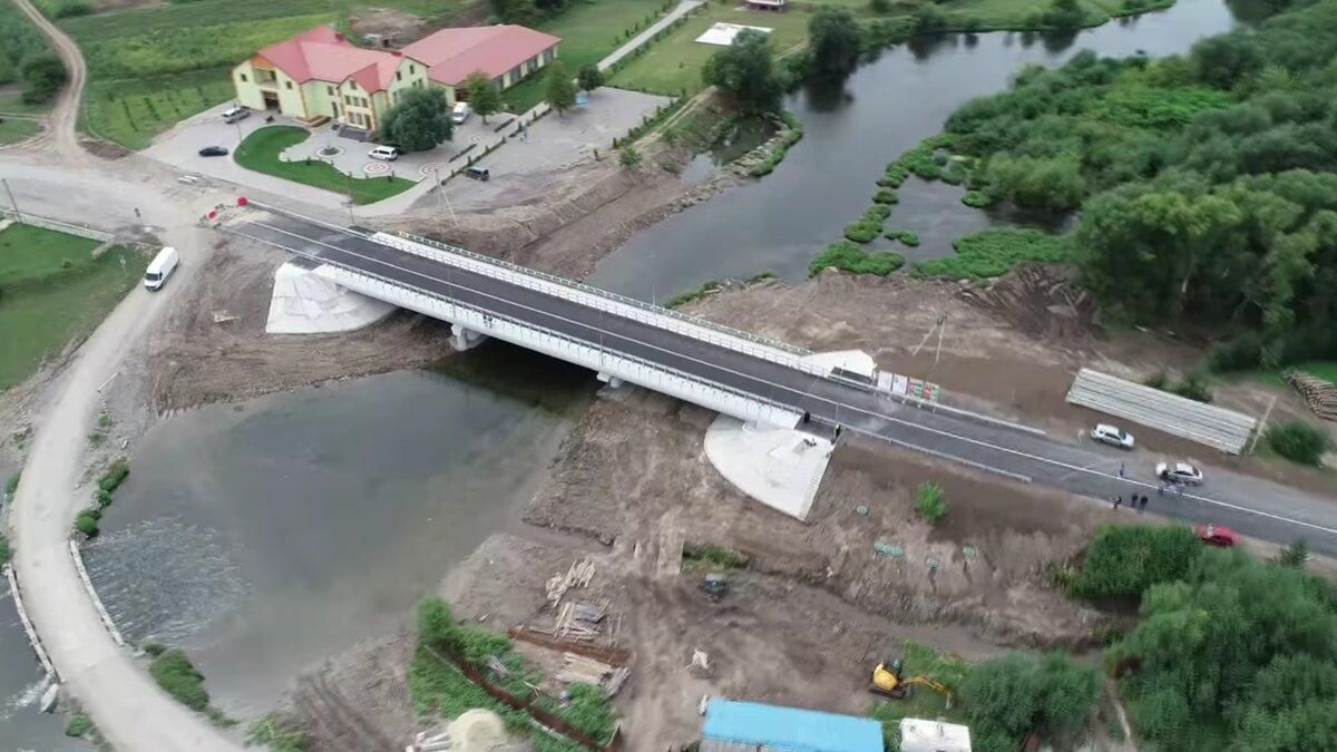 На Тернопільщині відкрили рух відбудованим мостом: відео - Інновації
