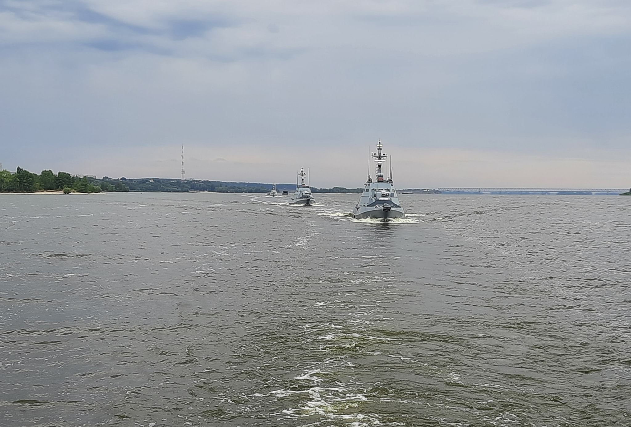 Катери ВМС України прибули до Черкас: красномовні фото - Новини Черкас сьогодні - Інновації Катери ВМС України прибули до Черкас: красномовні фото - Новини Черкас сьогодні - Інновації