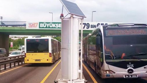 У Стамбулі встановили турбіни, які перетворюють вітер від руху транспорту на енергію: як працює