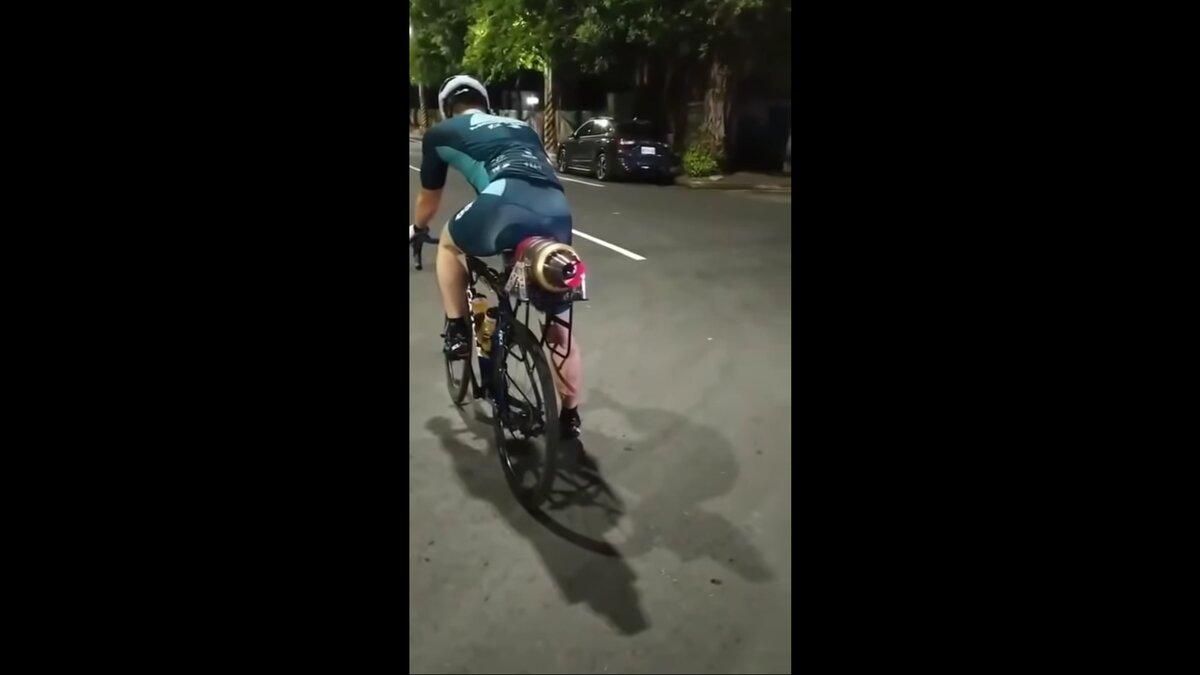 У Тайвані чоловік обладнав велосипед турбореактивним двигуном: швидкість вражає – відео - Інновації У Тайвані чоловік обладнав велосипед турбореактивним двигуном: швидкість вражає – відео - Інновації