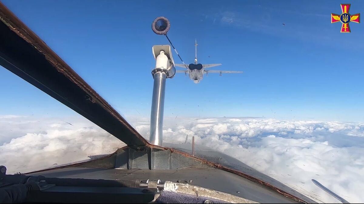 Бомбардувальники ЗСУ відпрацювали дозаправку у повітрі - Інновації Бомбардувальники ЗСУ відпрацювали дозаправку у повітрі - Інновації