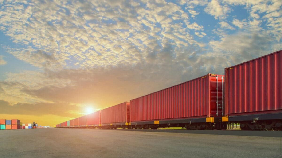 Перший в історії: Укрзалізниця відправила контейнерний поїзд з експортним вантажем до Китаю - Інновації