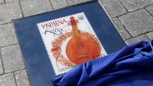 У Києві відкрили Алею поштових марок: яскраві фото