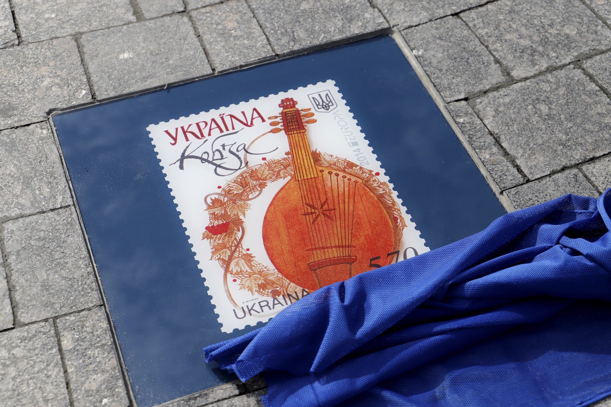 У Києві відкрили Алею поштових марок: яскраві фото - Інновації