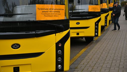 Ровенская область получила 15 новых автобусов для местных школ