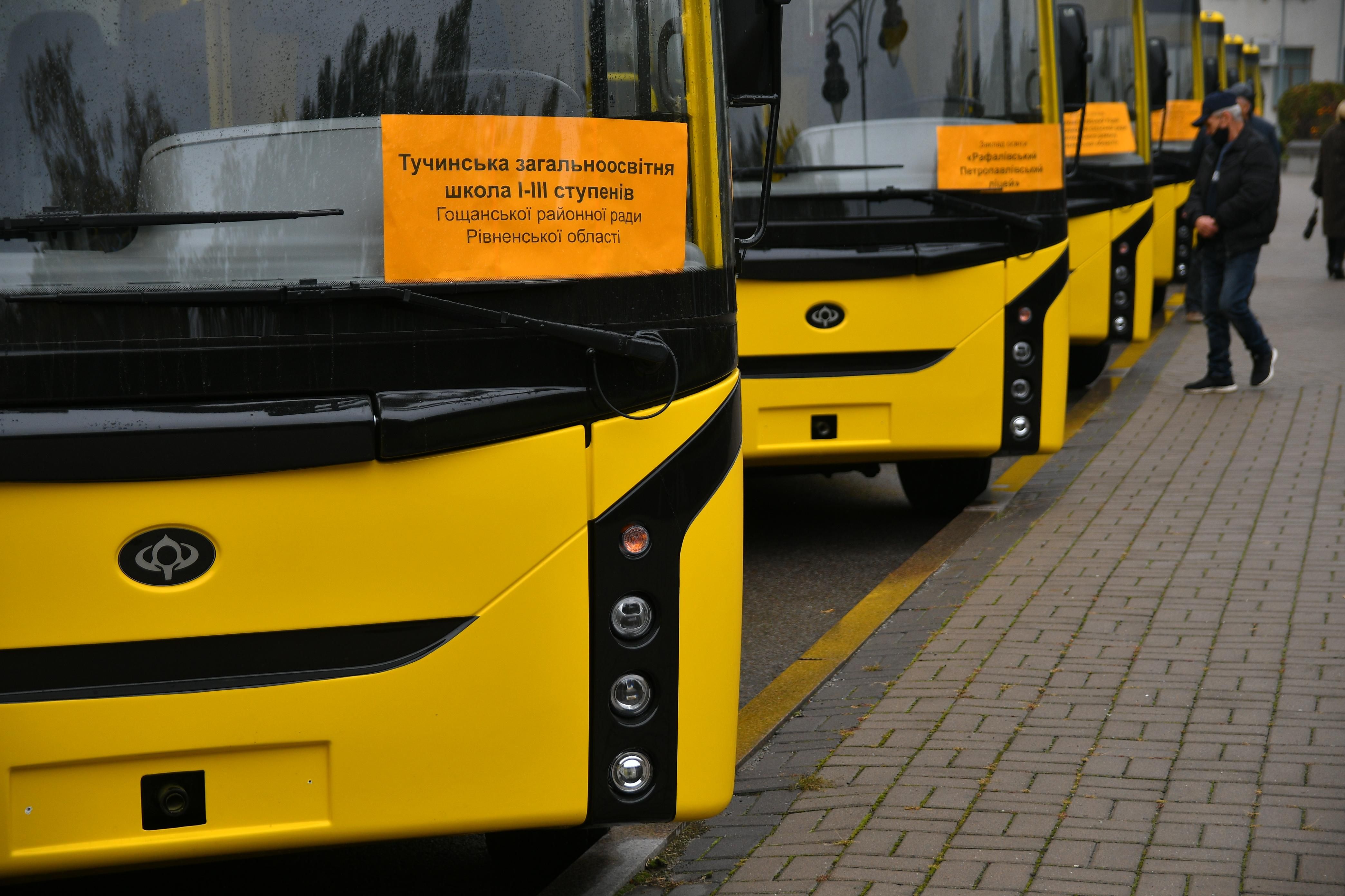 Рівненщина отримала 15 нових автобусів для місцевих шкіл - Инновации