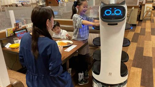 В японском ресторане гостей будут обслуживать роботы-официанты