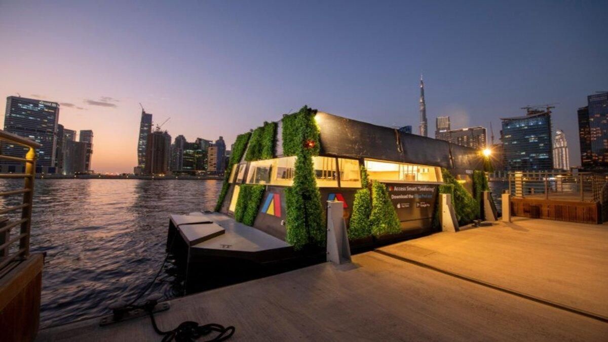 У Дубаї запустили інноваційну плавучу капсулу Aqua Pod на сонячній енергії - Інновації